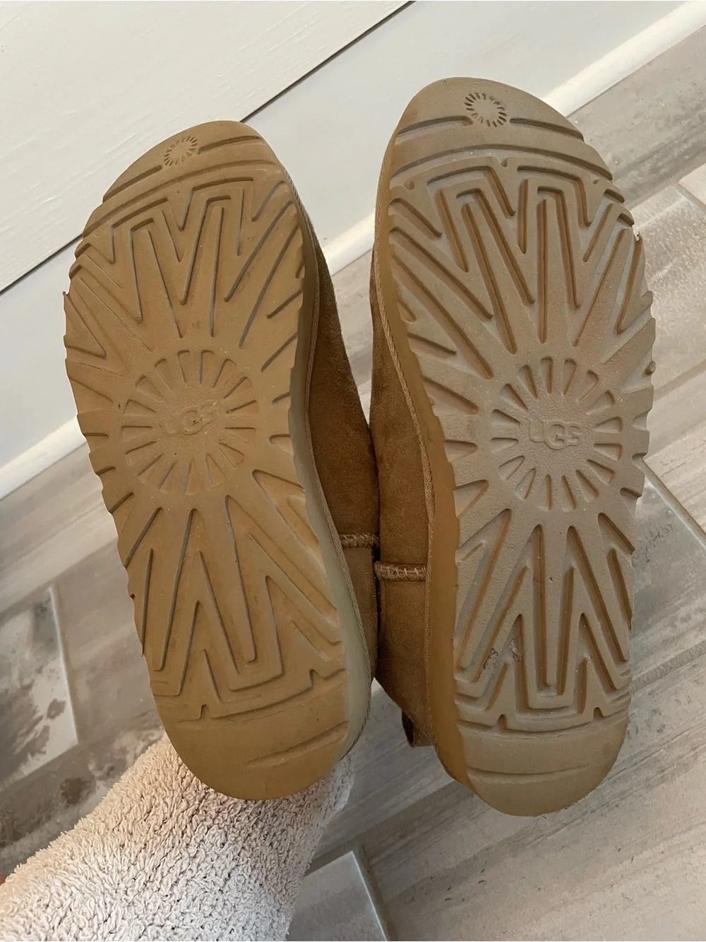 Ugg Ultra Mini Women’s Size 9